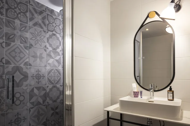 غرفة ثلاثية بسرير كوين وسرير فردي، Hotel Edmond W 4/4