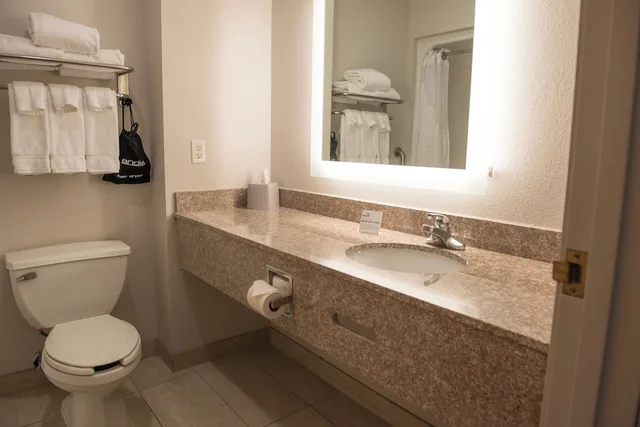 جناح بسريرين كوين، Holiday Inn Express Hotel And Suites Elkhart South 5/6