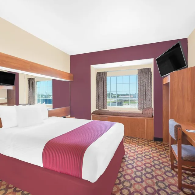 جناح بسرير كوين بحوض استحمام لذوي الإعاقة، Microtel Inn & Suites By Wyndham Aransas Pass/Corpus Christi 2/6