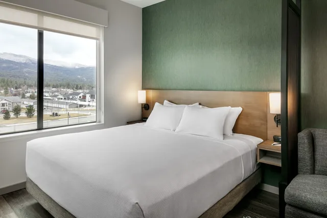 غرفة بسرير كينج بإطلالة على الجبل مع أريكة، Hyatt Place Post Falls/Coeur D'Alene 1/4