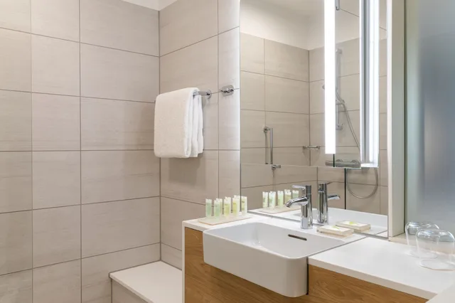 غرفة سوبيريور بسرير كينج بإطلالة على النهر، Courtyard by Marriott Glasgow SEC 8/8