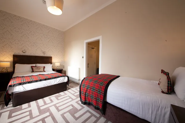 غرفة عائلية كبيرة بسرير مزدوج وسريرين منفصلين، Scotlands Spa Hotel 2/10