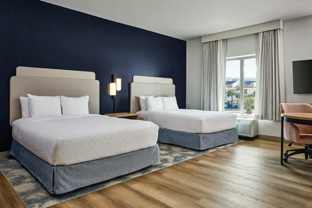 استوديو بسريرين كوين لذوي الإعاقة، Hampton Inn & Suites Destin 2/7