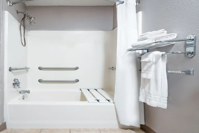 غرفة قياسية بسرير كوين لذوي الإعاقة، Microtel Inn & Suites by Wyndham New Ulm 5/7