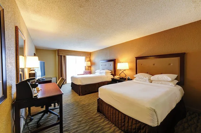 غرفة بريميوم بسريرين كوين، Wyndham Jacksonville Hotel and Conference Center 1/3
