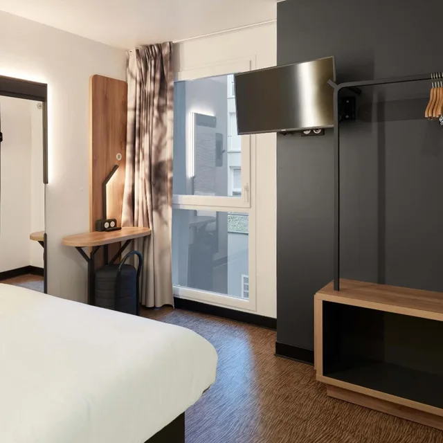 Triple room, B&B Hotel Le Port Marly Saint Germain en Laye 2/7