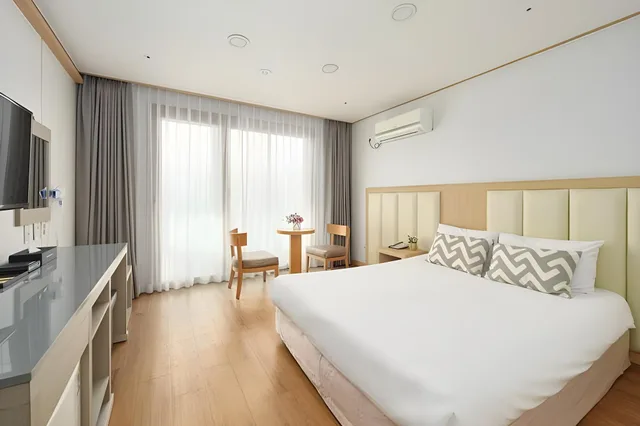 Room, 4 Futon Beds, Pool Side، Shin Shin Hotel Jeju City 1/2