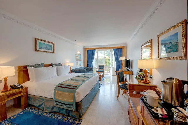 غرفة بريميوم بسرير فردي، Crowne Plaza Resort Salalah 2/10