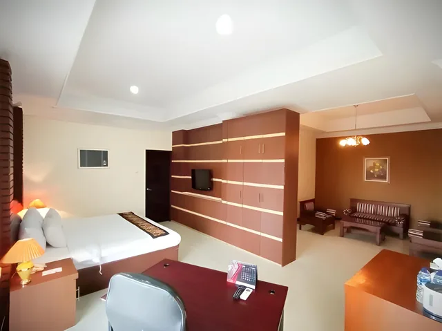 Junior Suite, Queen Bed, RIEZ PALACE HOTEL 2/2