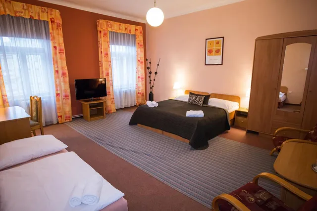 غرفة ثلاثية، Hotel City Bell 2/7