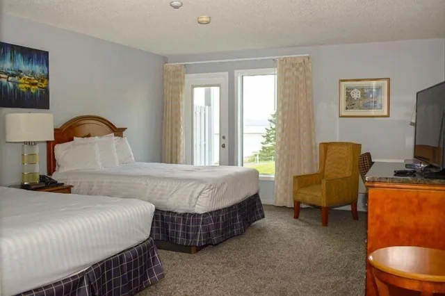 غرفة قياسية بسريرين كوين، Dundee Resort And Golf Club 3/8