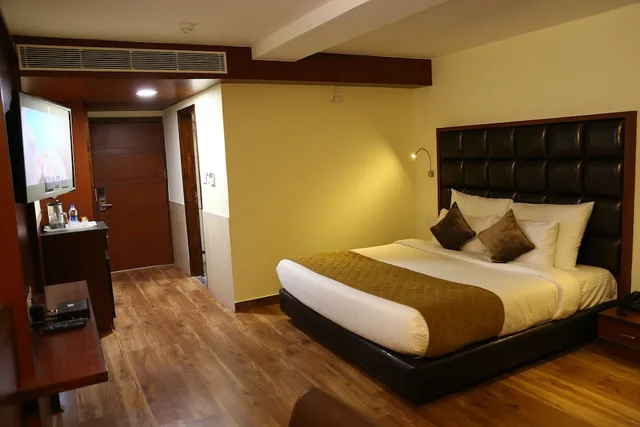 غرفة غراند ديلوكس بسرير مزدوج، Hotel Cama 2/8