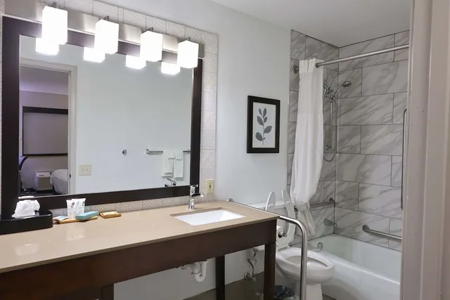 جناح بسرير كينج بحوض جاكوزي، Country Inn And Suites By Radisson Sparta 7/7