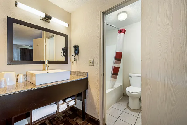 غرفة سوبيريور بسرير كينج، Red Roof Inn Anderson 3/3