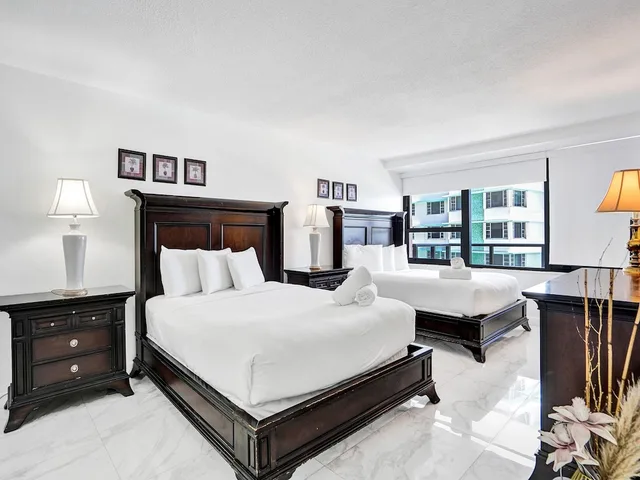 Lovely, Condo, 1 Single and 4 Queen Beds, Ocean View، The Alexander All Suite Oceanfront Resort 2/3