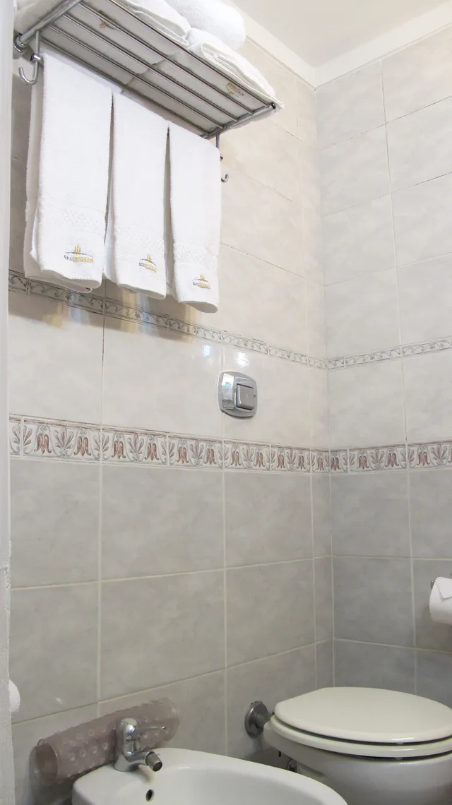 غرفة مفردة، Hotel Impala 2/5