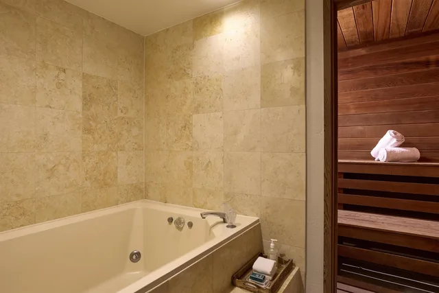 جناح رئاسي بسرير كينج بغرفة نوم واحدة، Hilton Beachfront Resort and Spa Hilton Head Island 2/3