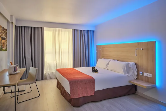 Deluxe, Double Bed, Exe Prisma 1/4