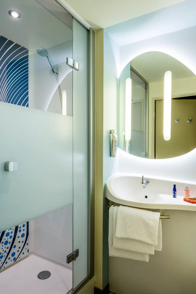 غرفة ثلاثية بسريرين منفصلين وسرير بطابقين، Ibis Budget Saint Quentin En Yvelines Velodrome 5/5