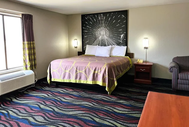 جناح بسرير كينج، Super 8 by Wyndham Vincennes 2/7