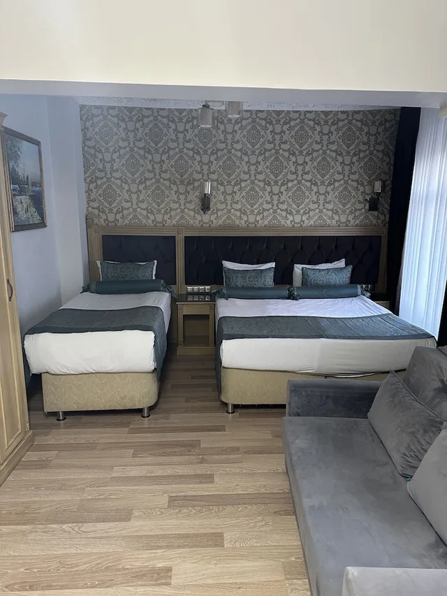 غرفة ديلوكس ثلاثية بسرير كينج وسرير فردي بغرفة نوم واحدة مع أريكة، Blue Tuana Hotel 7/10