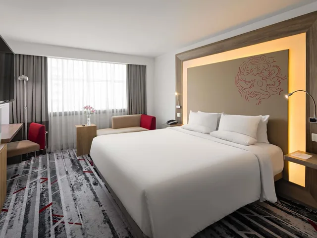 غرفة بريميير تنفيذية بسرير كينج، Novotel Jakarta Gajah Mada 2/6
