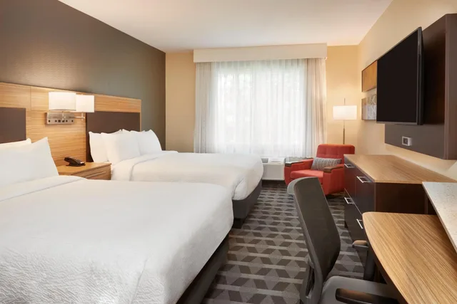 Studio, Queen Bed, TownePlace Suites by Marriott Toronto Oakville (ex Quality Suites) 1/4