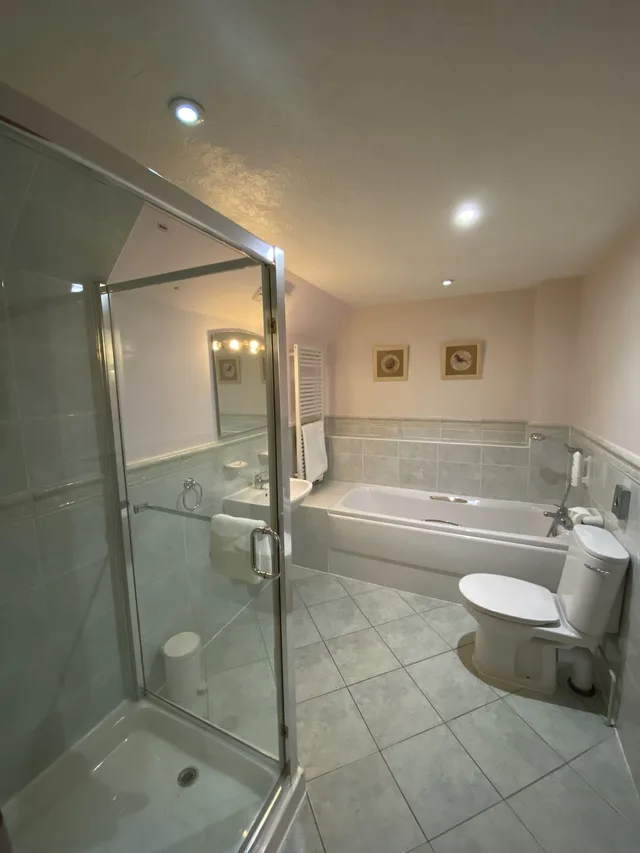 غرفة عائلية بسرير كوين وسرير فردي، The Priory Hotel 8/8