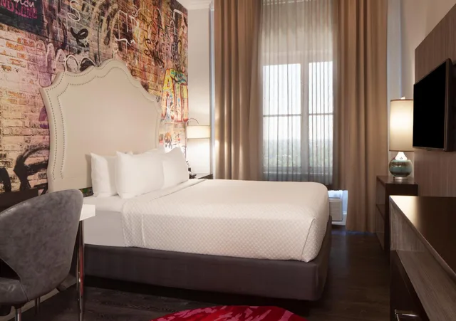 Standard, Queen Bed, Bath and Shower، Indigo Atlanta Midtown Hotel 3/6