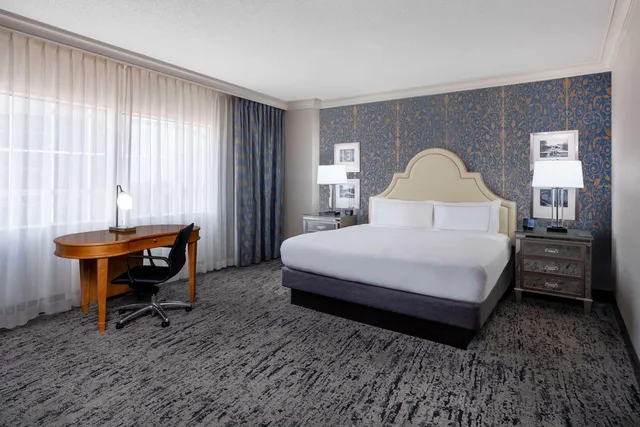 غرفة بسرير كينج بإطلالة على المدينة في طابق مرتفع، Hilton Dallas Lincoln Centre by the Galleria 2/3
