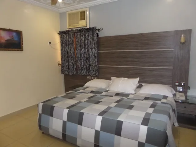 جناح ملكي بسرير كينج بإطلالة على الفناء بغرفتي نوم، Parkview Hotel Abuja 2/2