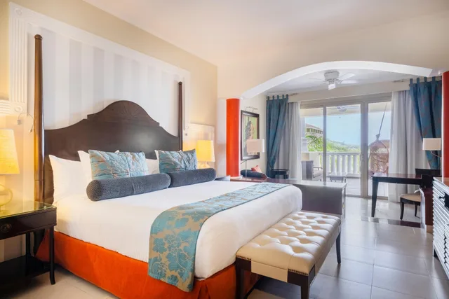 غرفة بسرير مزدوج بإطلالة على البحر، JOIA Rose Hall by Iberostar - Adults Only 1/5