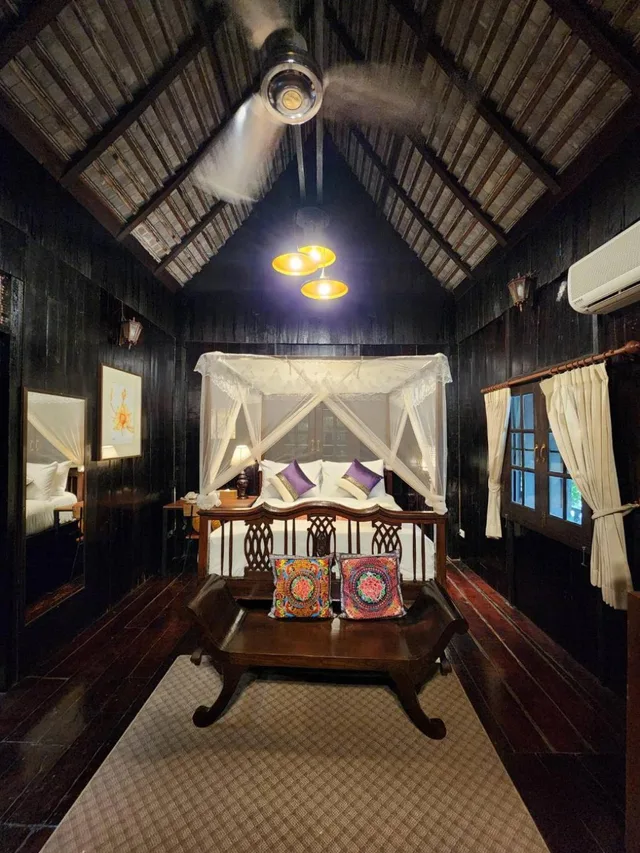 Deluxe, Double Bed, Club One Seven Gay Men Hotel Chiang Mai 2/4