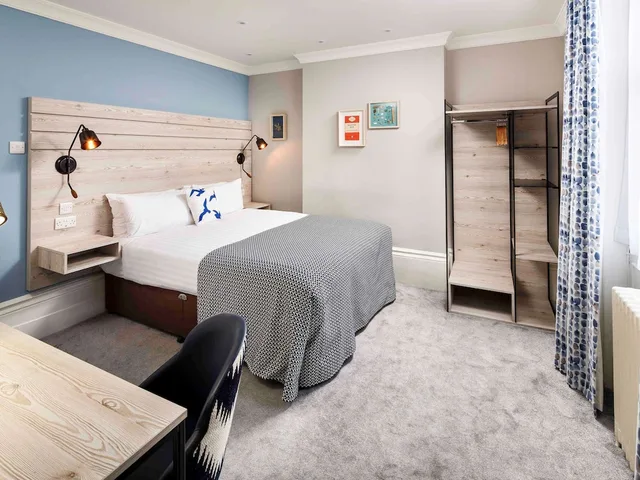 غرفة بريفيليج بسرير مزدوج بإطلالة على البحر بشرفة، Mercure Brighton Seafront Hotel 3/5