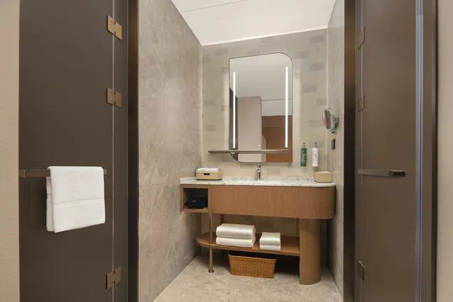 Superior, Twin Beds, Hilton Garden Inn Urumqi Railway Station 4/4