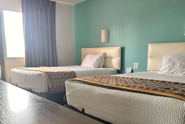 غرفة بسريرين كوين، Howard Johnson by Wyndham Clarksville Tennessee 1/8