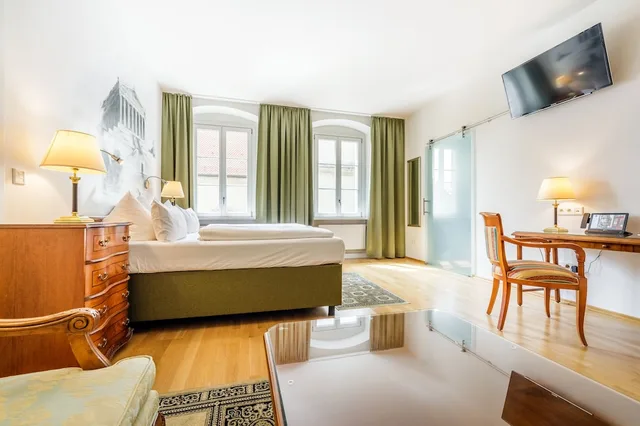 غرفة كومفورت بسرير كوين، Bohemian Hotel 4/5