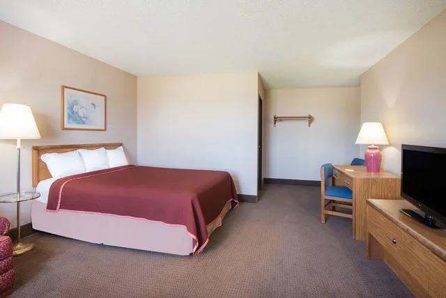 غرفة بسرير كوين، Super 8 By Wyndham Abilene Ks 1/3