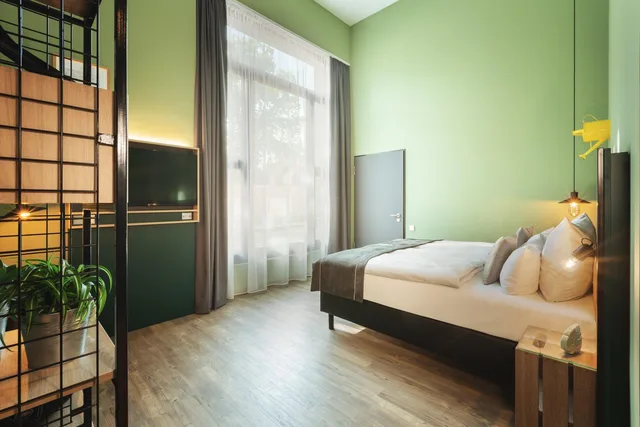 غرفة بسرير كوين، Holiday Inn - the niu, Dwarf Berlin Schoneberg 4/8