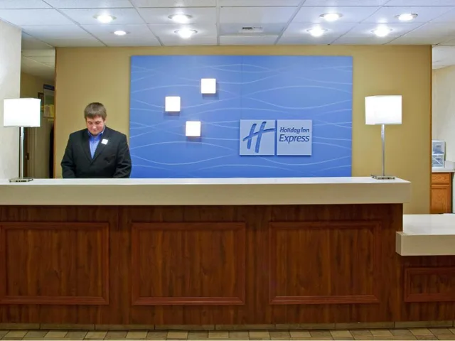 Suite, King Bed, Extra Floor Space، Holiday Inn Express & Suites Dayton-Huber Heights, an IHG Hotel 1/2