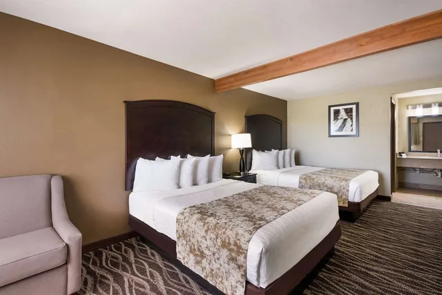 غرفة بسريرين كوين يُسمح فيها بالحيوانات الأليفة، Best Western Weston Inn 2/6