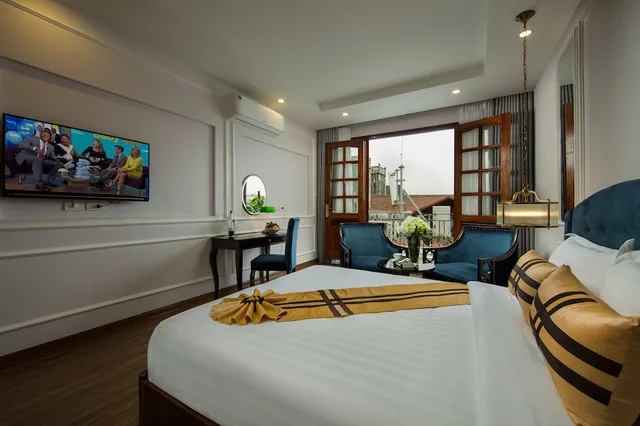 Family Suite, 1 Single and 2 Queen Beds, City View, Balcony, S Central Hotel 1/4
