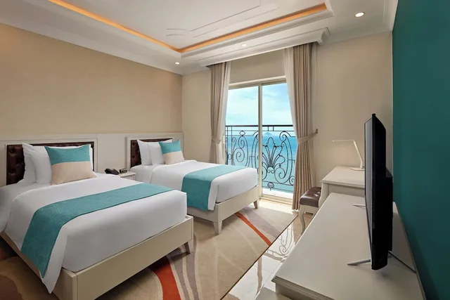 غرفة بريفيليج بسريرين منفصلين بإطلالة على البحر، Mercure Nha Trang Beach 1/5