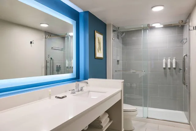 Guest Room, 2 Queen Beds, Water View, Balcony, Captiva Tower، Marriott Sanibel Harbour Resort And Spa 3/4