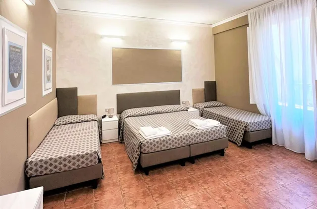 غرفة رباعية، Hotel Alinari 5/8