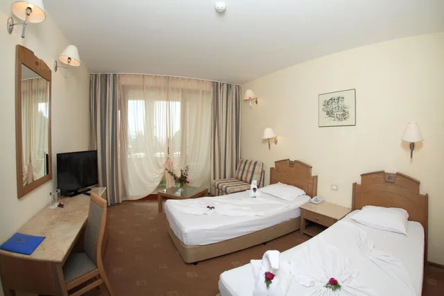 Room, Twin Beds, Lateral Side Sea View، Belleville 2/4