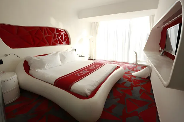 غرفة بريميير بسرير كينج وسرير كوين، Planet Hotel 1/1