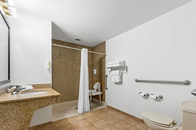 جناح بسريرين كوين مع أريكة لذوي الإعاقة، Comfort Suites Gothenburg South 7/7