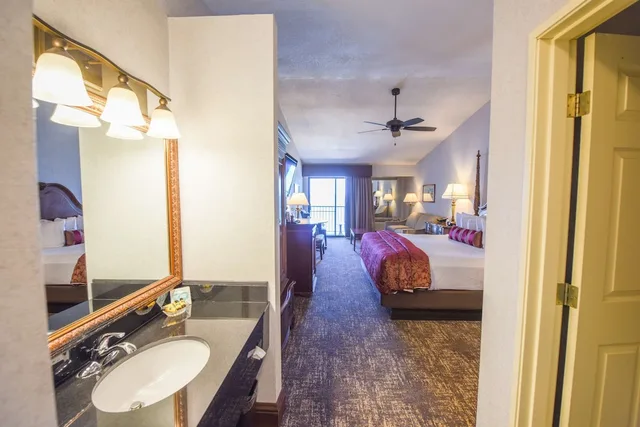 Suite, 2 Queen Beds, Lake Side, Sofa، Best Western Plus Dockside Waterfront Inn 3/3