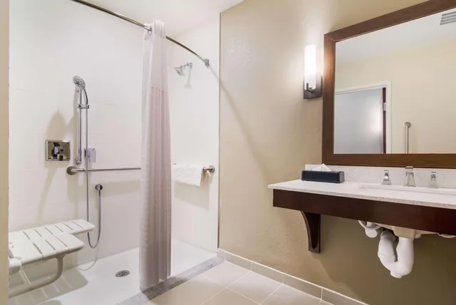 جناح بسريرين كوين، Comfort Inn & Suites Rock Hill Northeast 5/7